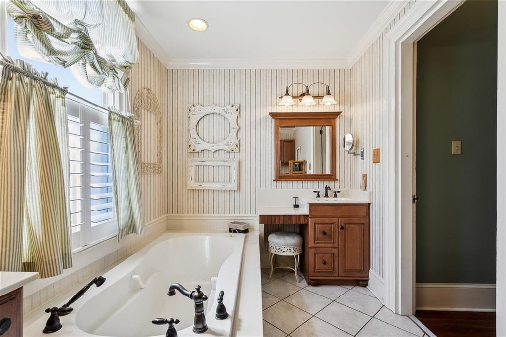 New Orleans, Louisiana 70114, United States, 6 Bedrooms Bedrooms, ,5 BathroomsBathrooms,Residential,Pending,39501