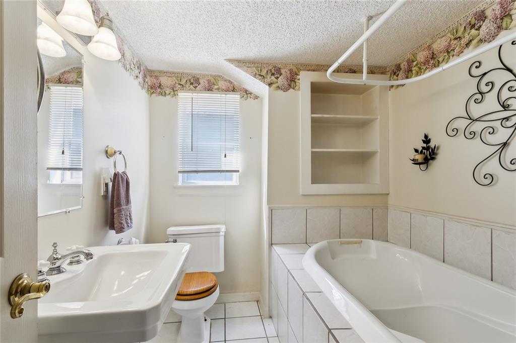 New Orleans, Louisiana 70114, United States, 6 Bedrooms Bedrooms, ,5 BathroomsBathrooms,Residential,Pending,39501