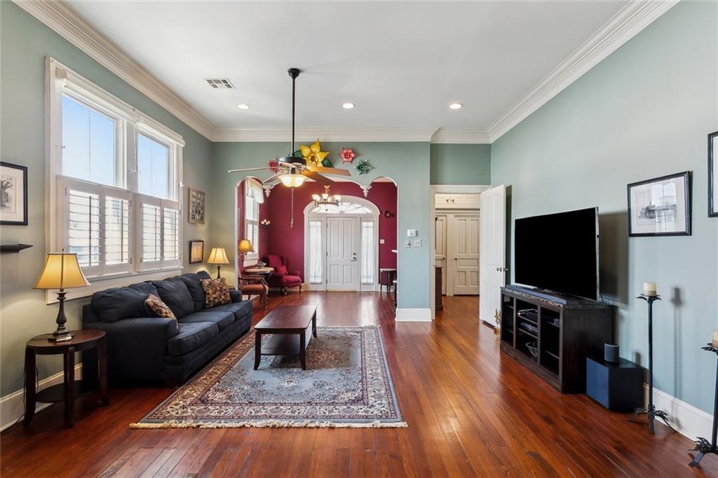 New Orleans, Louisiana 70114, United States, 6 Bedrooms Bedrooms, ,5 BathroomsBathrooms,Residential,Pending,39501