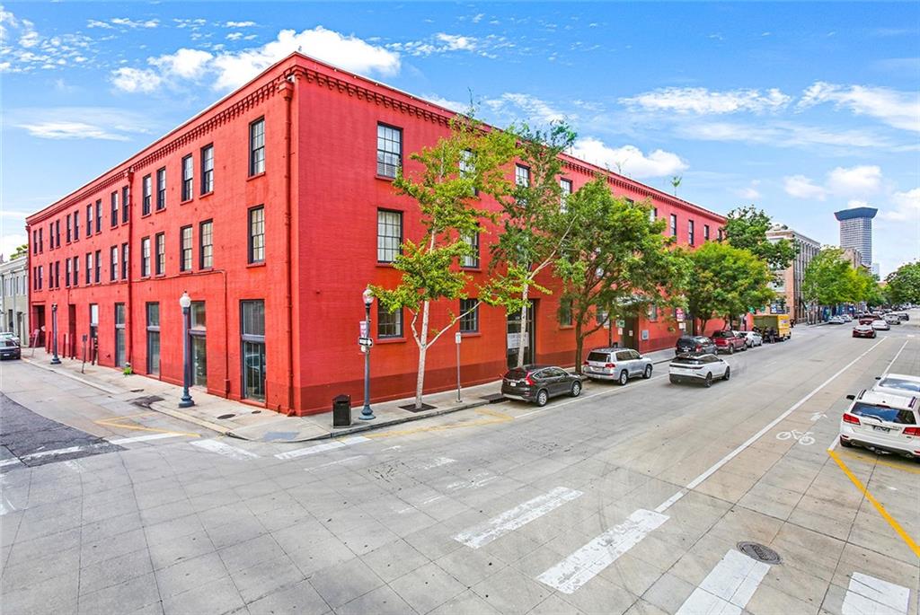 330 JULIA Street 208