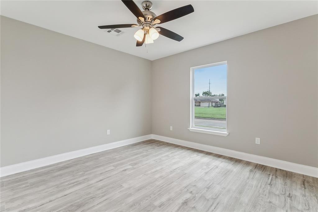 2116 KENNETH Drive
