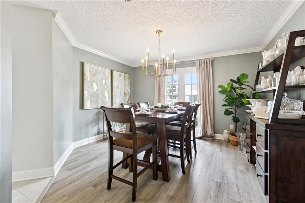 33 ROSEDOWN Drive