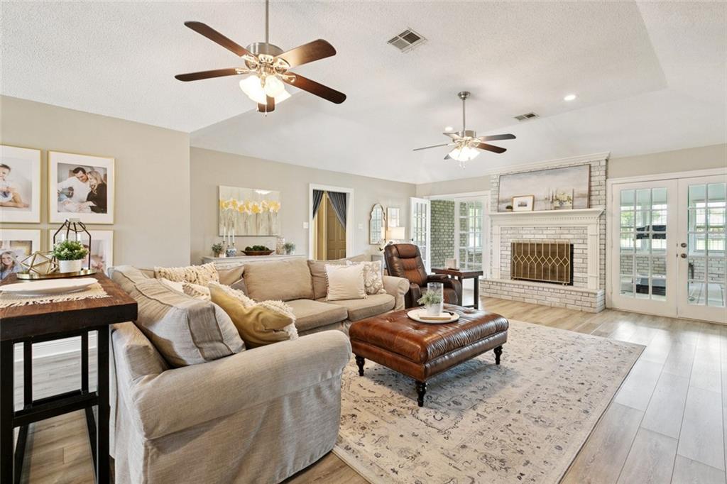 33 ROSEDOWN Drive