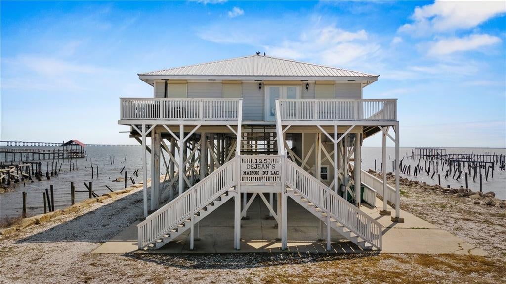 125 LAKEVIEW Drive