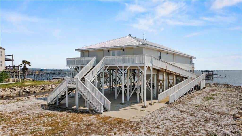 125 LAKEVIEW Drive