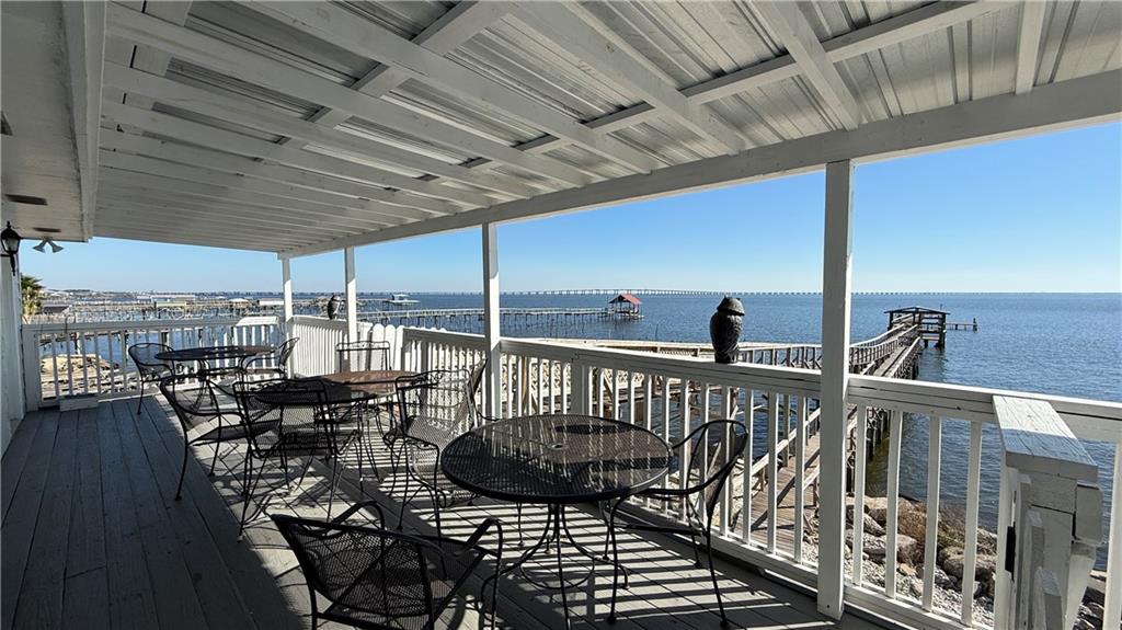 125 LAKEVIEW Drive