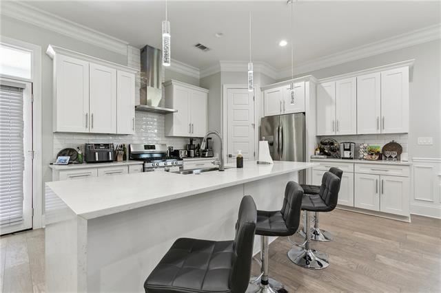 5135 CAMERON Boulevard