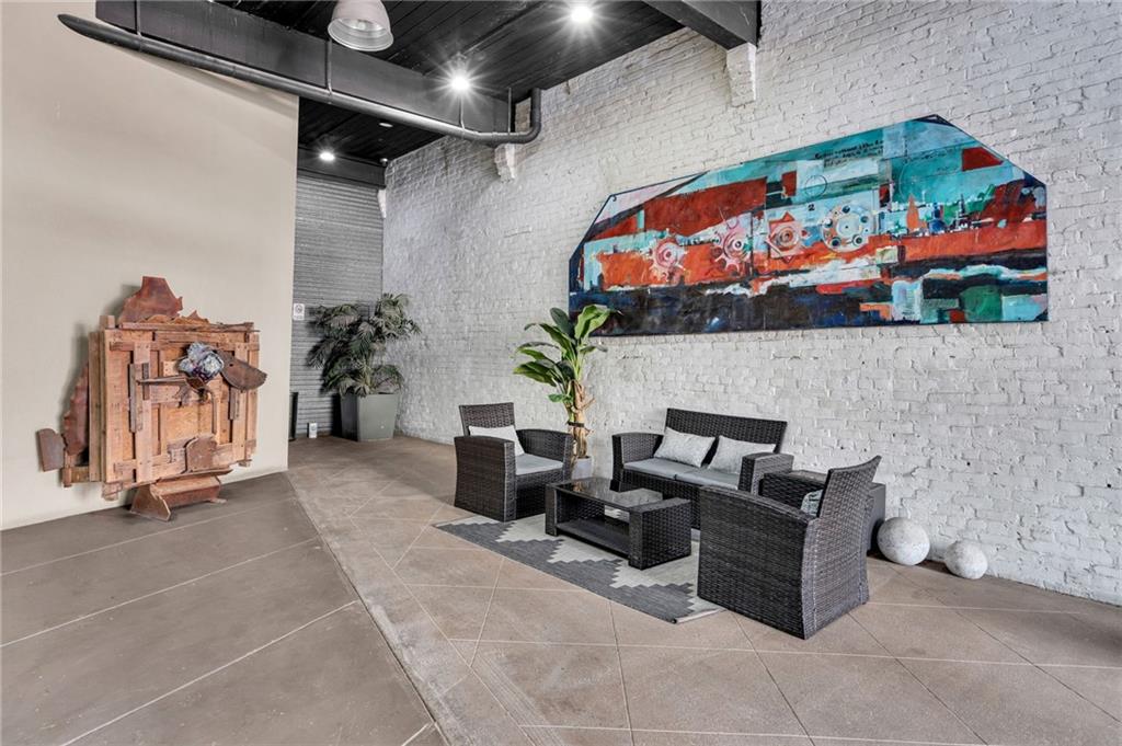 402 JULIA Street 302