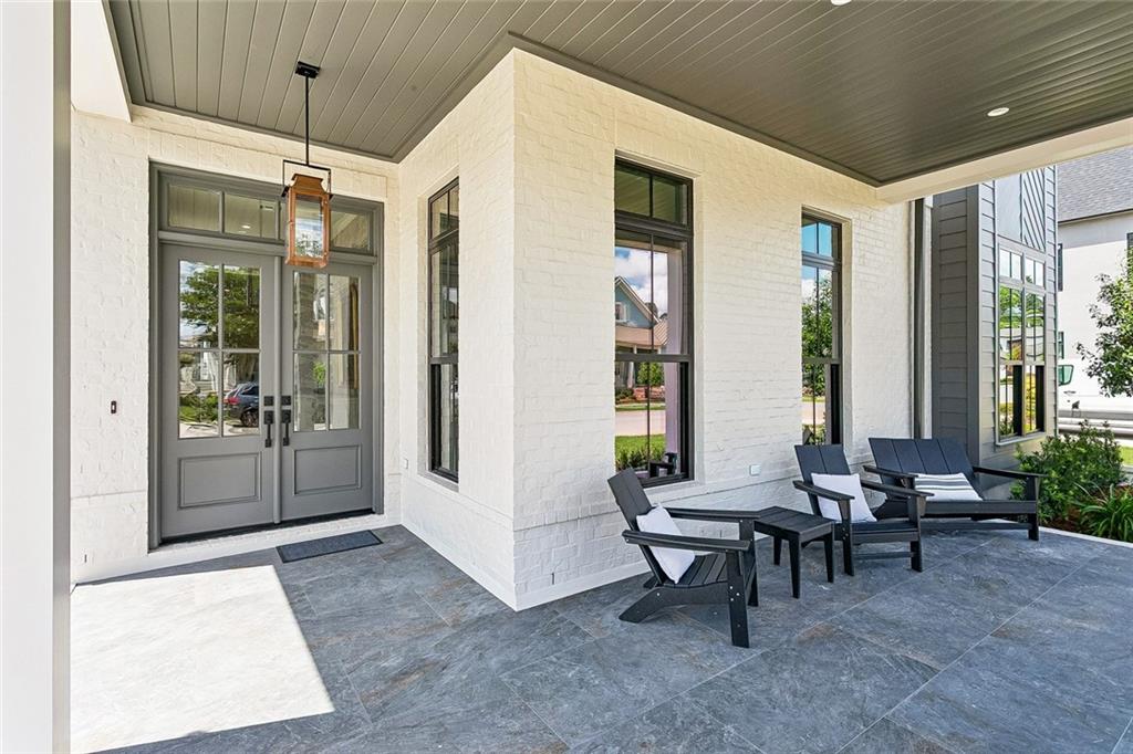 805 CHRETIEN POINT Avenue