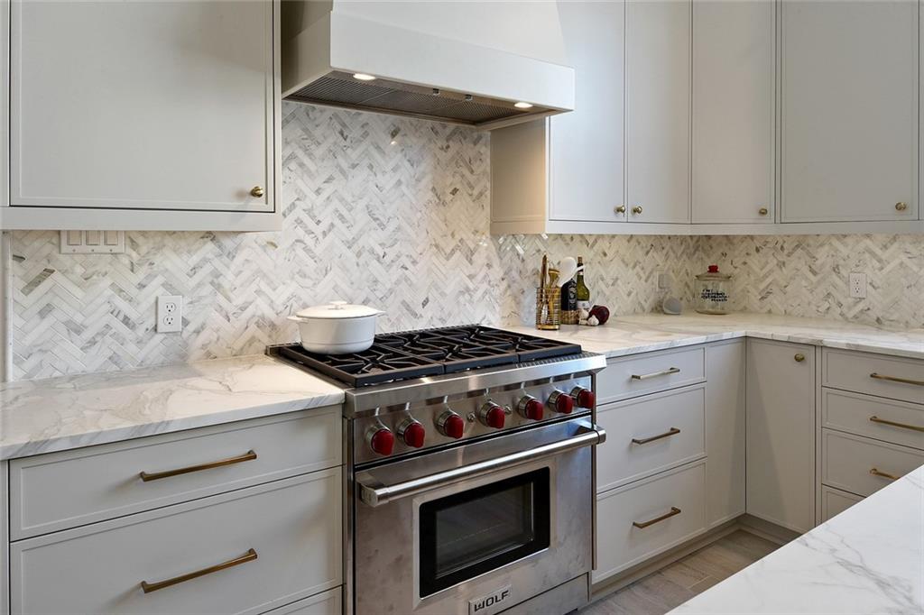 Mandeville, Louisiana 70471, United States, 3 Bedrooms Bedrooms, ,3 BathroomsBathrooms,Residential,Pending,56389