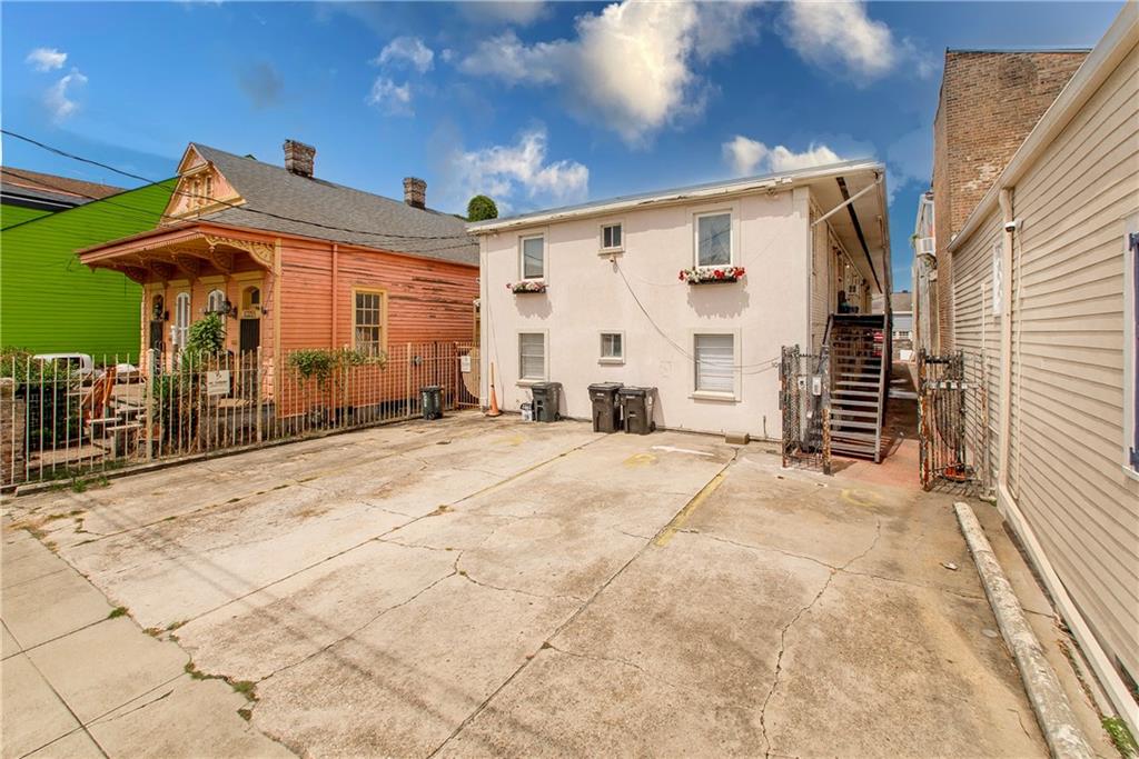 1031 HENRIETTE DELILLE Street 8