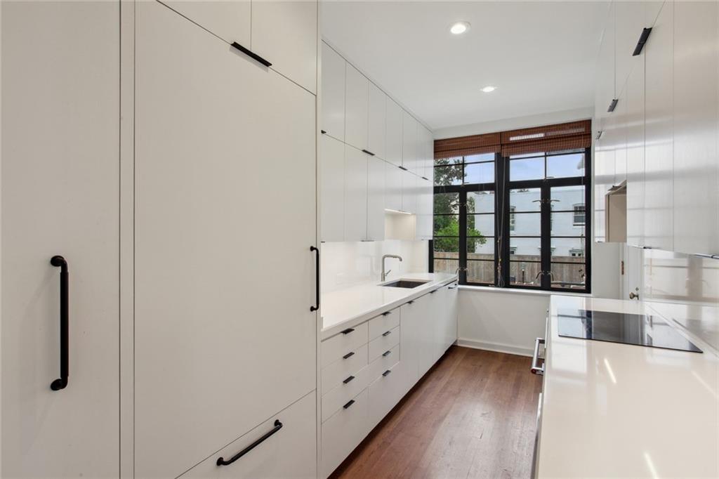 New Orleans, Louisiana 70115, United States, 2 Bedrooms Bedrooms, ,1 BathroomBathrooms,Residential,Active,141453