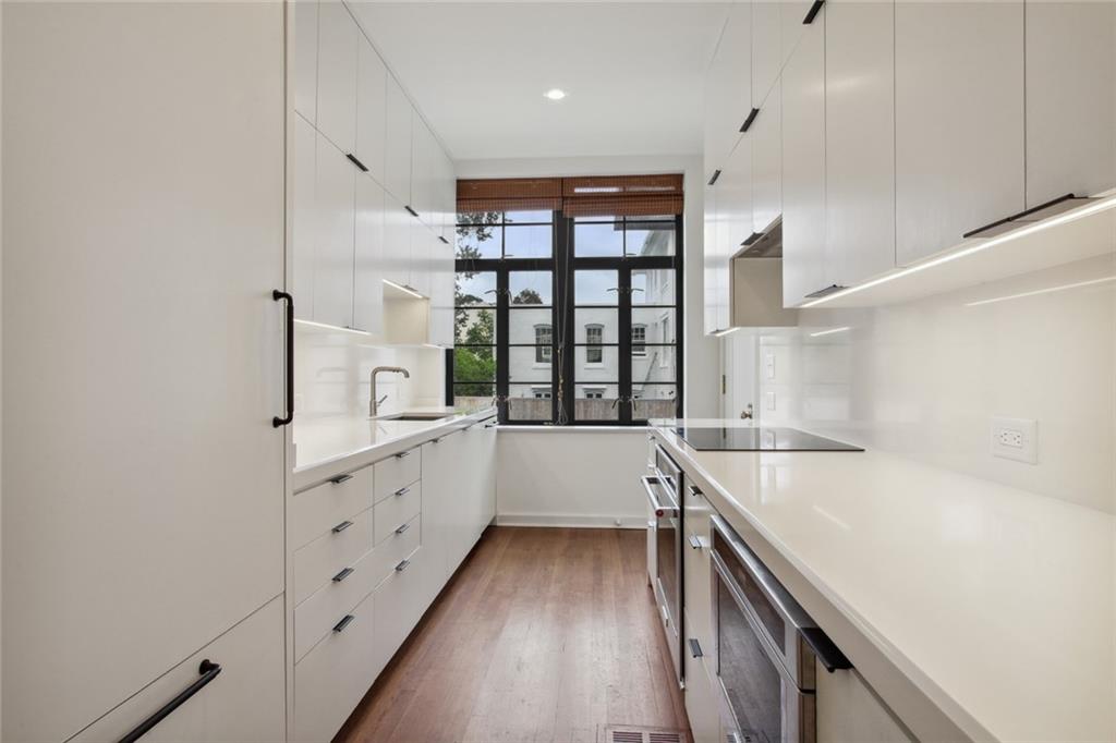 New Orleans, Louisiana 70115, United States, 2 Bedrooms Bedrooms, ,1 BathroomBathrooms,Residential,Active,141453