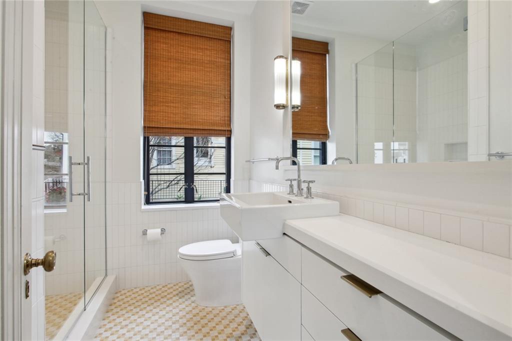 New Orleans, Louisiana 70115, United States, 2 Bedrooms Bedrooms, ,1 BathroomBathrooms,Residential,Active,141453