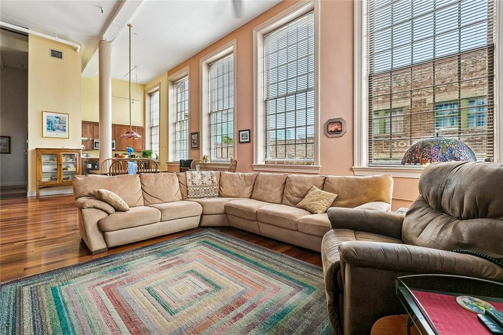 920 POEYFARRE Street 203