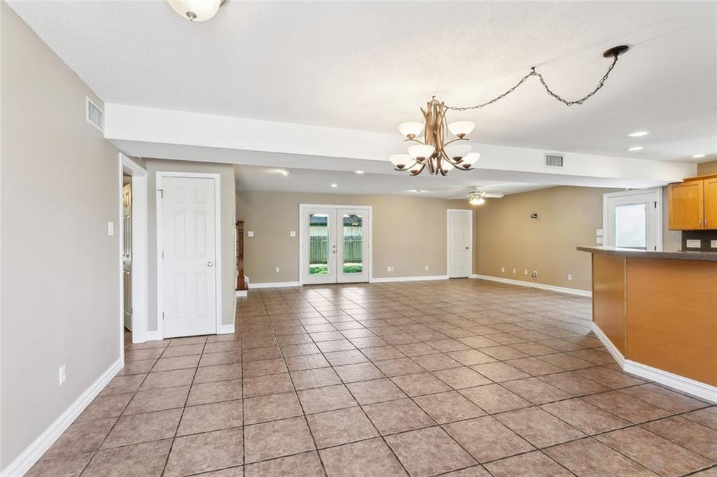 9429 ROSLYN Drive