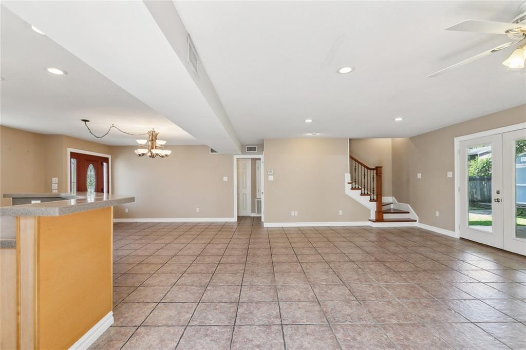 9429 ROSLYN Drive