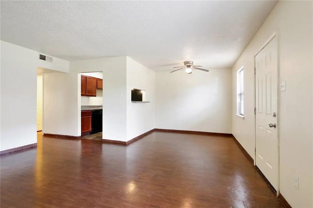 8520 CHEF MENTEUR Highway