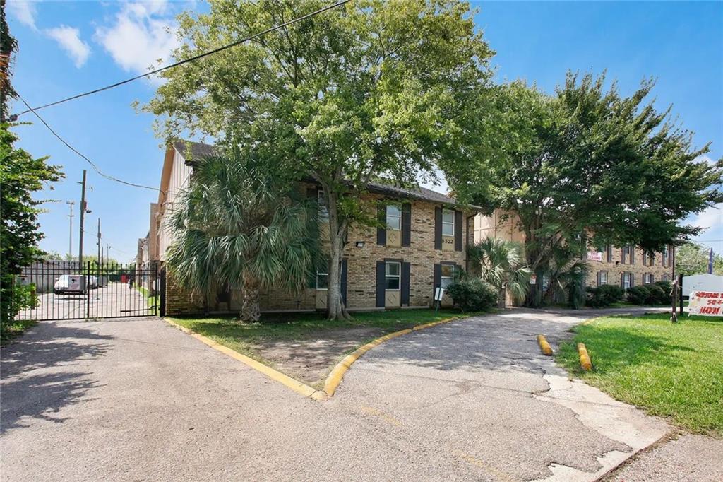 8520 CHEF MENTEUR Highway