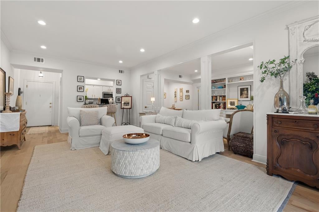 801 RUE BURGUNDY Street 113