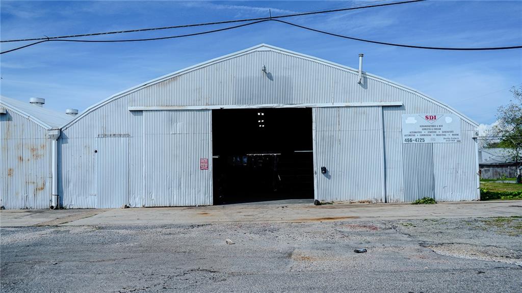 901 DANIEL Street