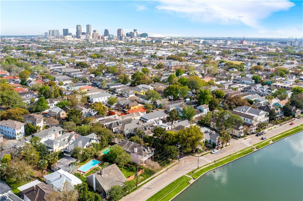 New Orleans, Louisiana 70119, United States, 2 Bedrooms Bedrooms, ,2 BathroomsBathrooms,Residential,Active,97621