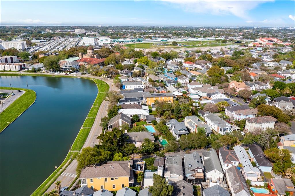 New Orleans, Louisiana 70119, United States, 2 Bedrooms Bedrooms, ,2 BathroomsBathrooms,Residential,Active,97621