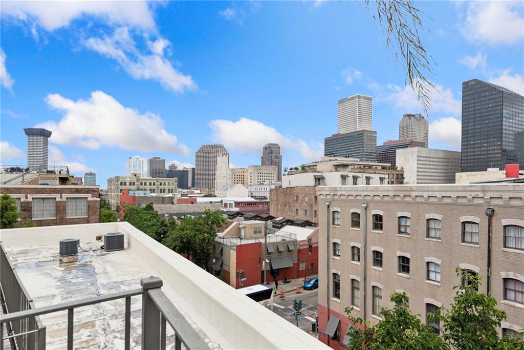 330 JULIA Street 203