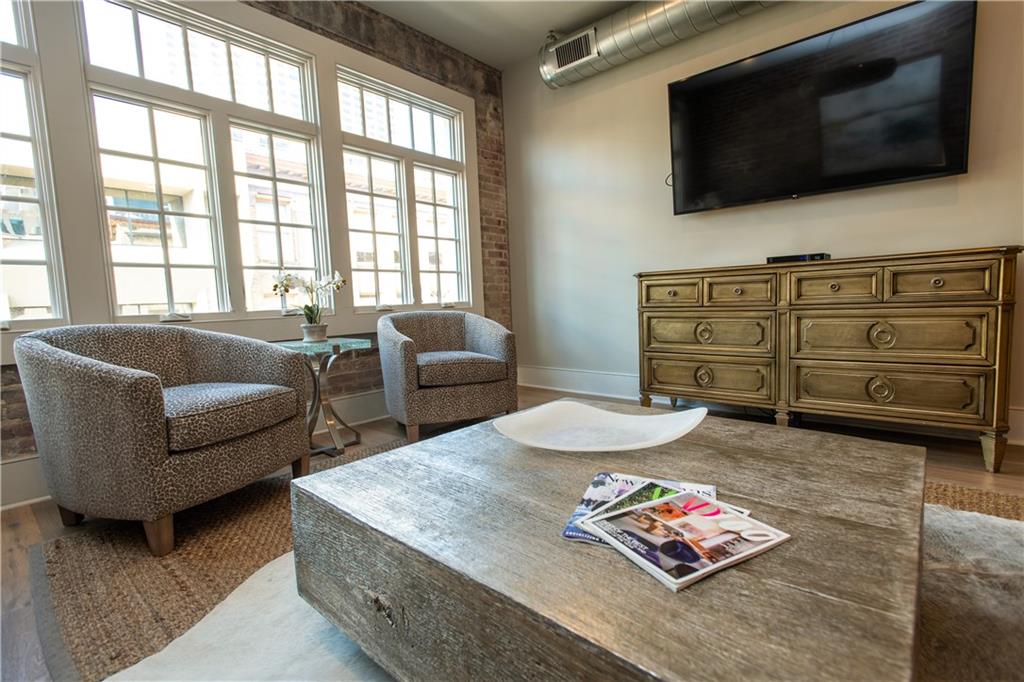 614 BARONNE Street 301