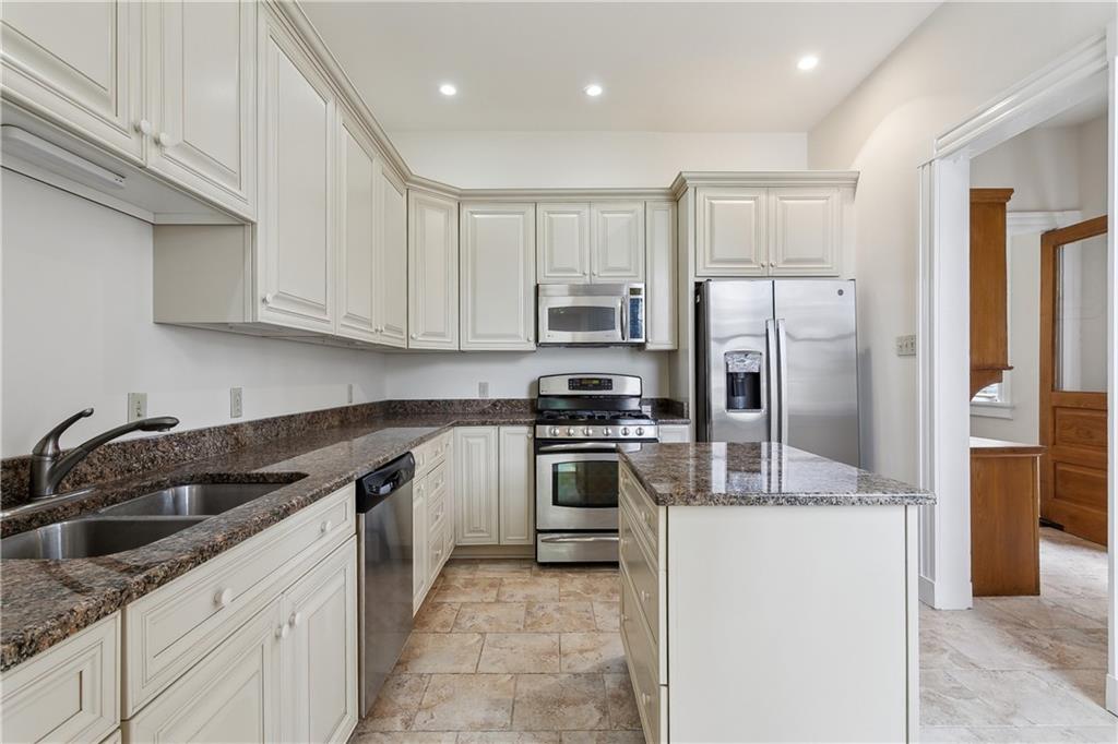 New Orleans, Louisiana 70118, United States, 3 Bedrooms Bedrooms, ,3 BathroomsBathrooms,Residential,Active,84815