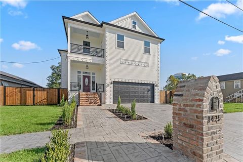 1425 ANGELA Street Arabi LA 70032