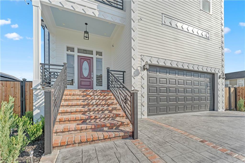 1425 ANGELA Street