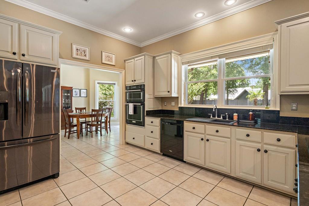 104 HERMITAGE Place