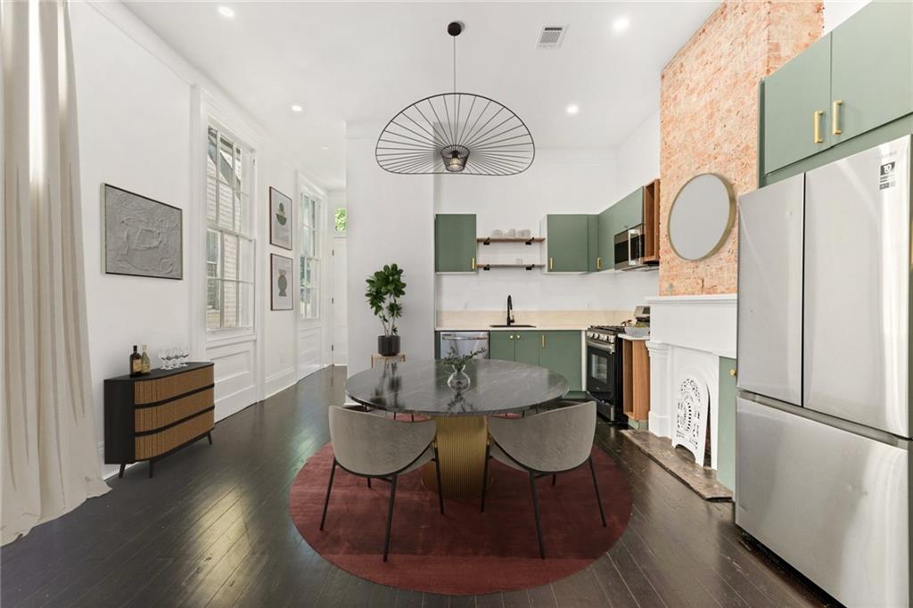 New Orleans, Louisiana 70115, United States, 2 Bedrooms Bedrooms, ,1 BathroomBathrooms,Residential,Active,220572