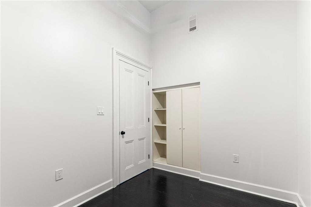 New Orleans, Louisiana 70115, United States, 2 Bedrooms Bedrooms, ,1 BathroomBathrooms,Residential,Active,220572