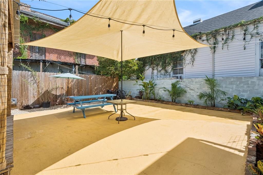 2003 ST CLAUDE Avenue