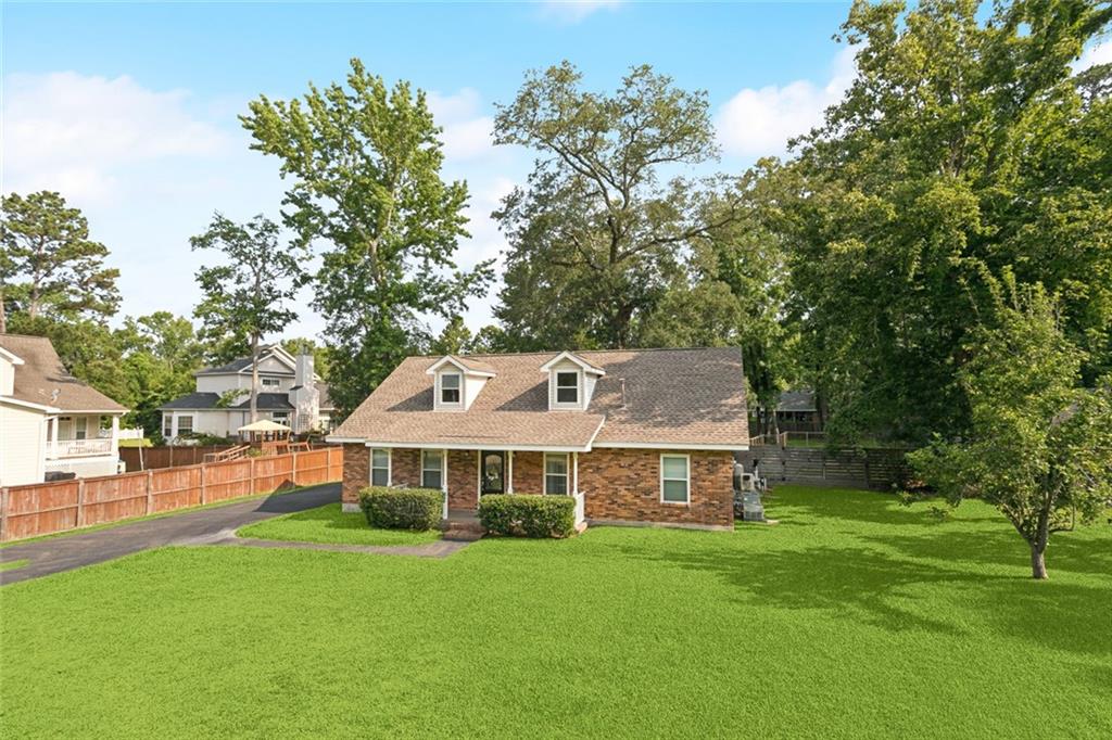 203 WILLOW Circle