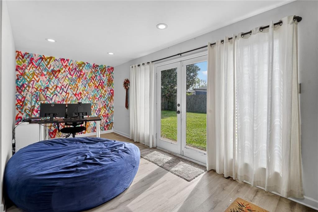 6720 W MAGNOLIA Boulevard