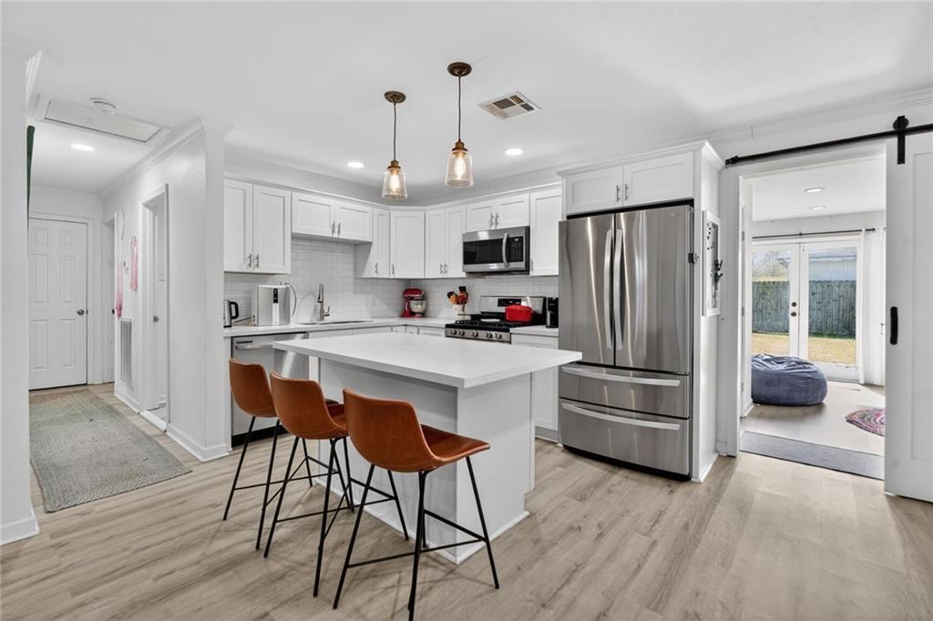 6720 W MAGNOLIA Boulevard