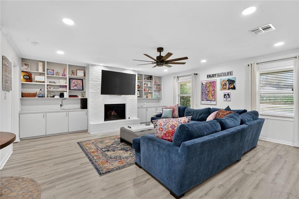 6720 W MAGNOLIA Boulevard