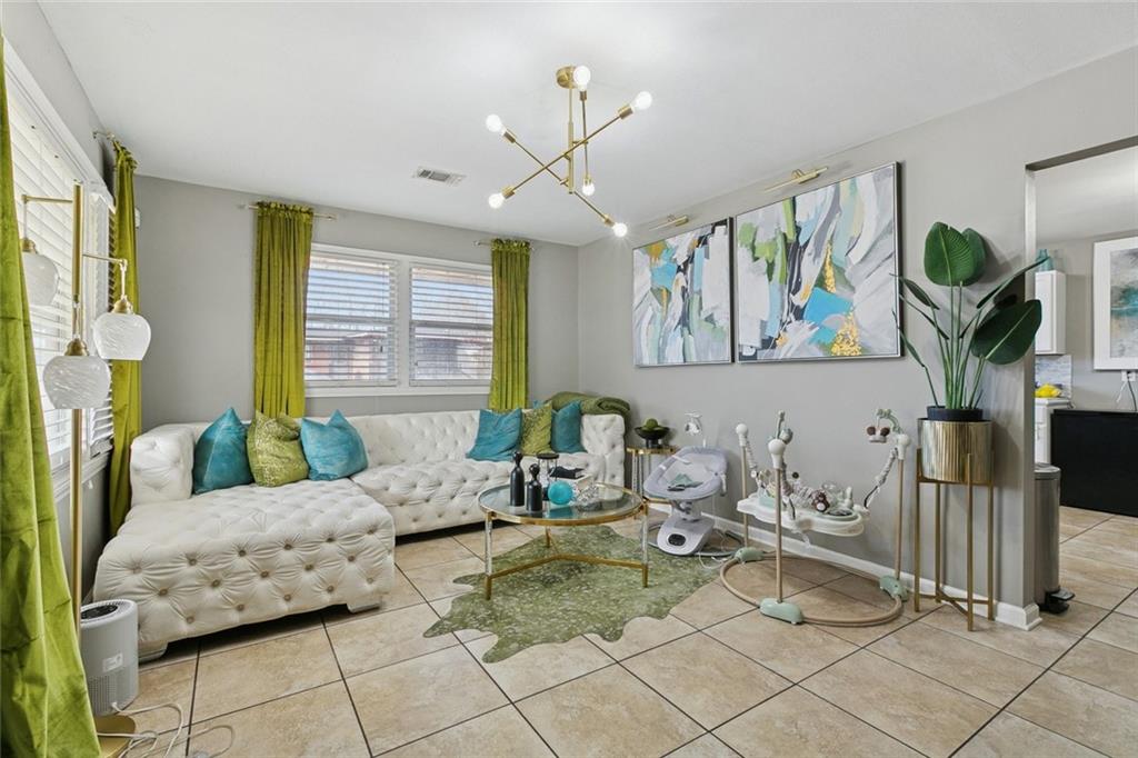 4925 FELICIANA Drive