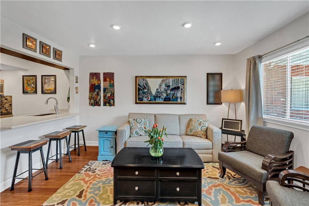 3201 ST CHARLES Avenue 218