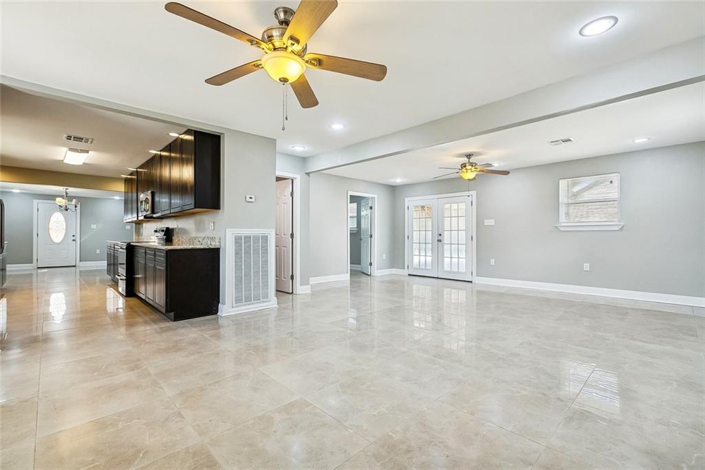 2212 KENNETH Drive