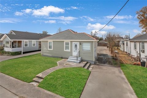 932 LEBEAU Street Arabi LA 70032