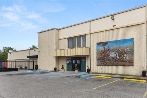 321 S DORGENOIS Street New Orleans LA 70119