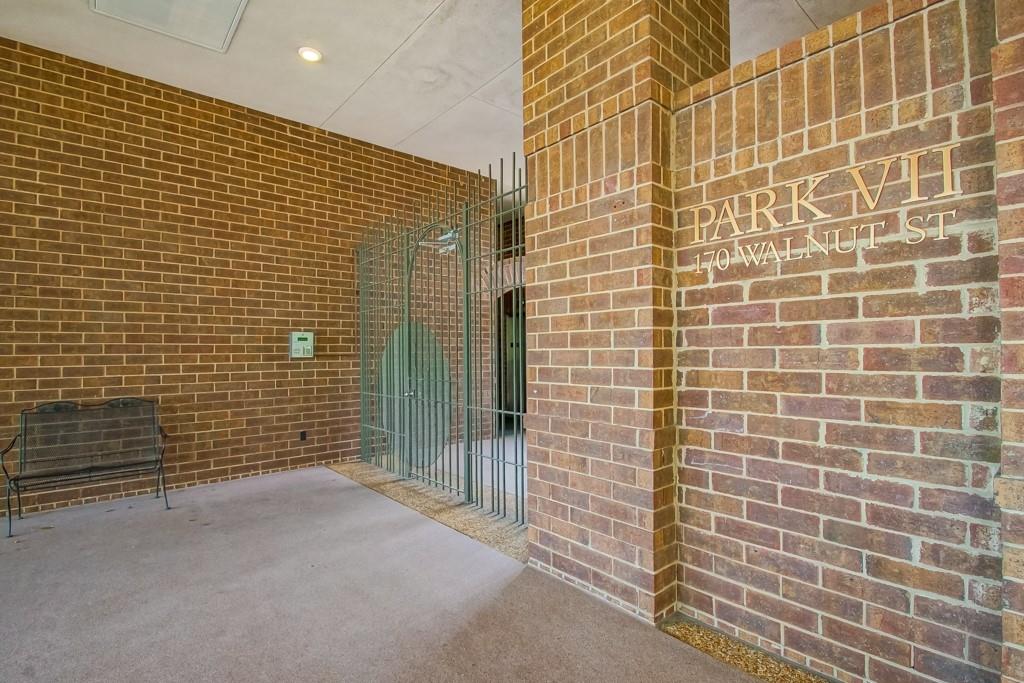 170 WALNUT Street 3C