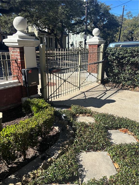 1819 ESPLANADE Avenue 201