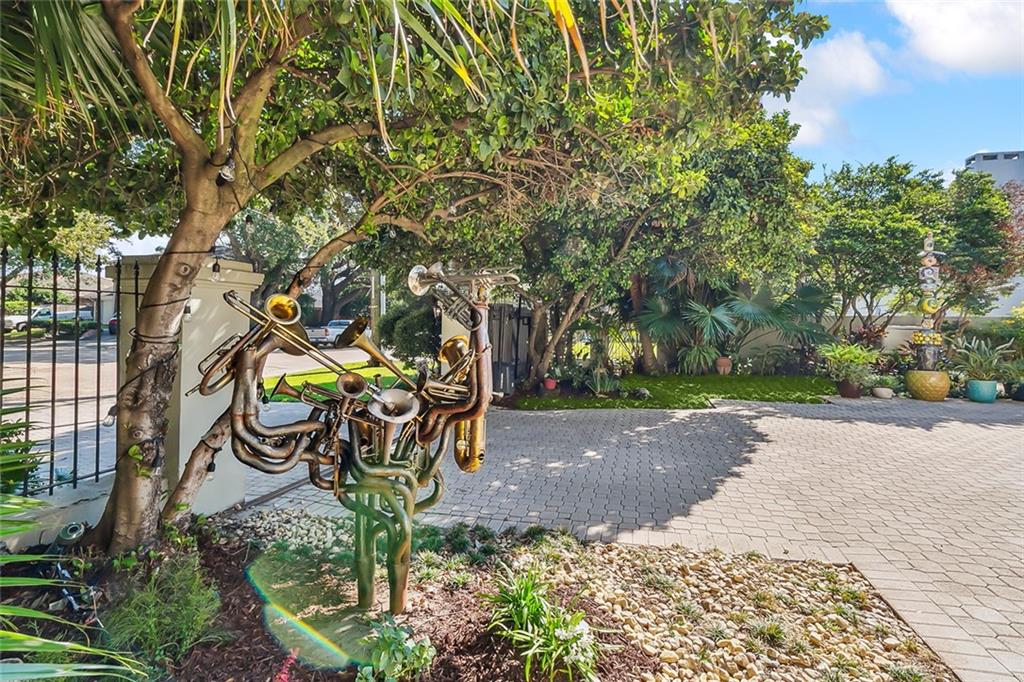 5776 BELLAIRE Drive