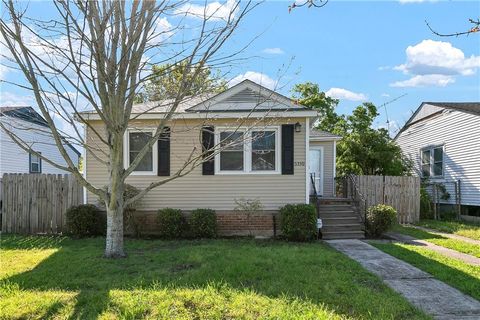 Photo of 5330 CAMERON Boulevard, New Orleans, LA 70122 (MLS # 2546125)