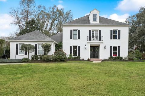 21 ENGLISH TURN Drive New Orleans LA 70131